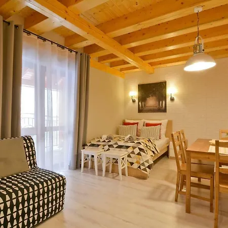 Zlote Modrzewie דוז'ניקי ז'דרוז'