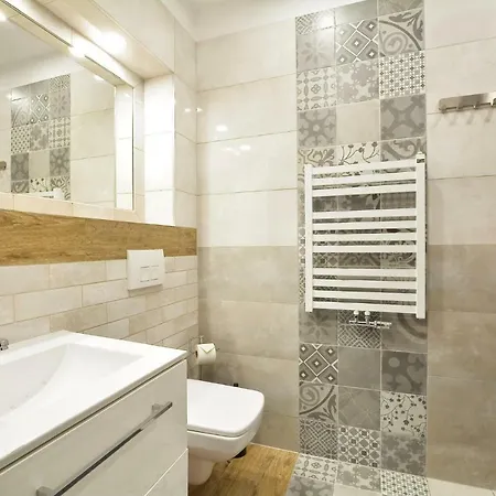 Zlote Modrzewie דוז'ניקי ז'דרוז'