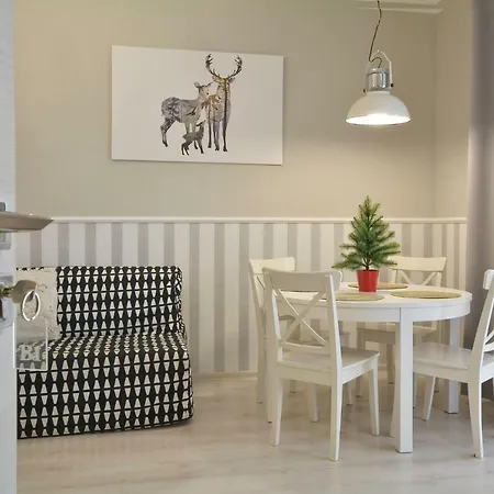 Zlote Modrzewie דוז'ניקי ז'דרוז'