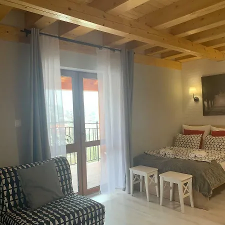 Zlote Modrzewie דוז'ניקי ז'דרוז'