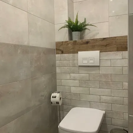 Zlote Modrzewie * דוז'ניקי ז'דרוז'