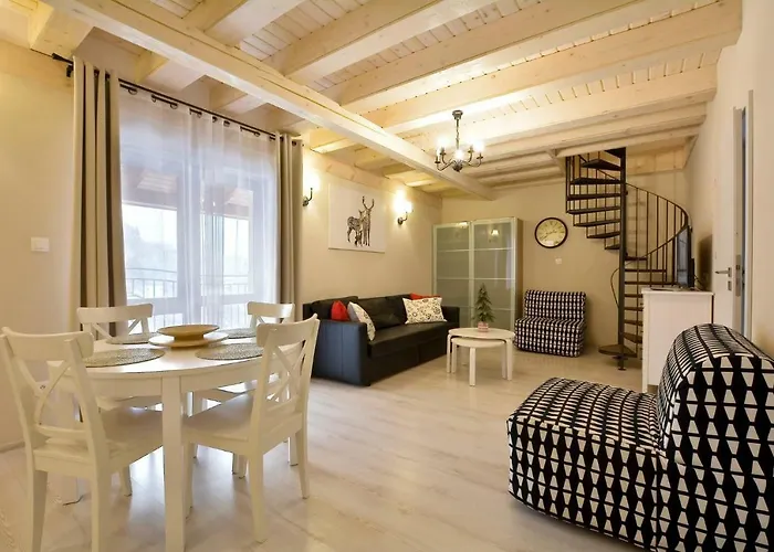 Zlote Modrzewie ドゥシュニキ・ズドルイ