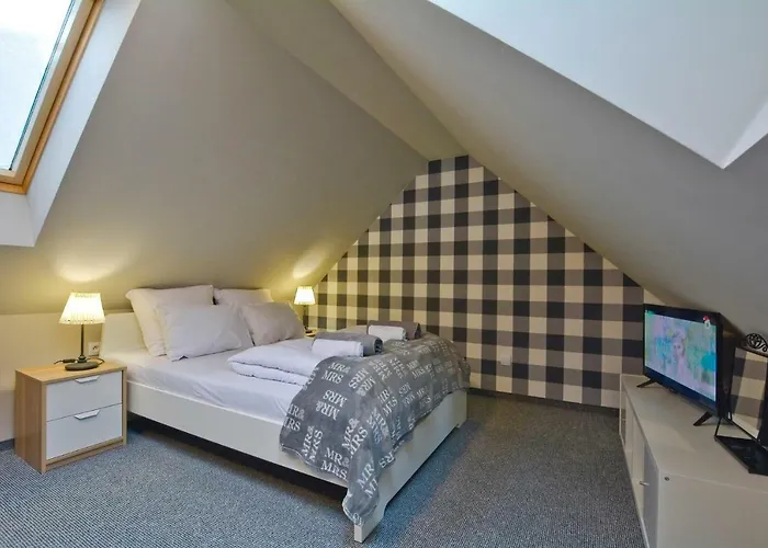 Zlote Modrzewie Lägenhet *