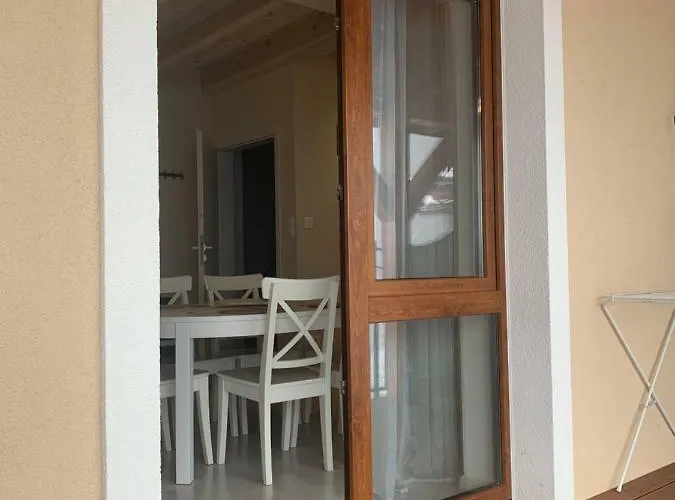 Zlote Modrzewie Lägenhet